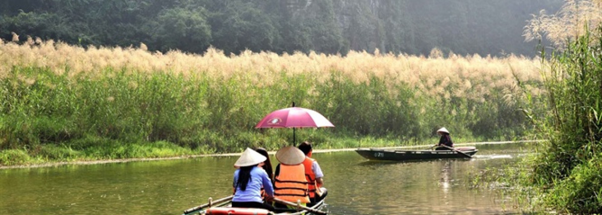 Which Trang An Boat Tour Route Is Best for First-Time Visitors?