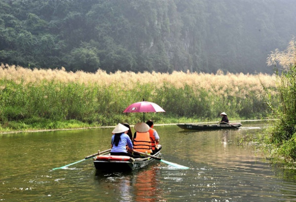 Which Trang An Boat Tour Route Is Best for First-Time Visitors?