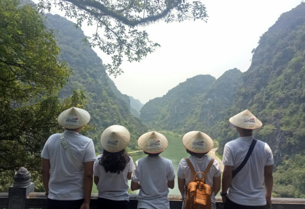 Comparing Am Tiem Cave and Mua Cave: Which Should You Prioritize?