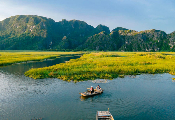 Van Long Vs Trang An Boat ride: Which one is better?