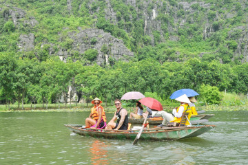 Why Should You Choose Tam Coc Over Trang An: Exploring the Best Choice for Ninh Binh Trip