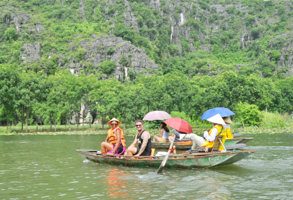 Why Should You Choose Tam Coc Over Trang An: Exploring the Best Choice for Ninh Binh Trip