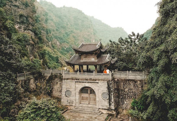 A full guide for Am Tiem Cave Ninh Binh: A must-see spot near Hanoi
