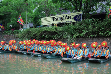The best Trang An Guide: A Comparison of 3 Boat Tours in Trang An Ninh Binh