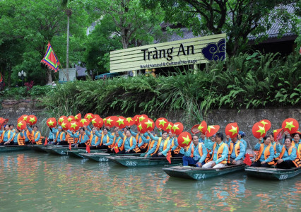 The best Trang An Guide: A Comparison of 3 Boat Tours in Trang An Ninh Binh