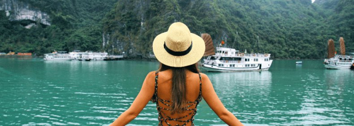 Best time for Halong Bay Cruise: Weather Guide, Cruise Price and Tips