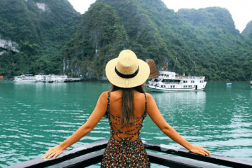 Best time for Halong Bay Cruise: Weather Guide, Cruise Price and Tips