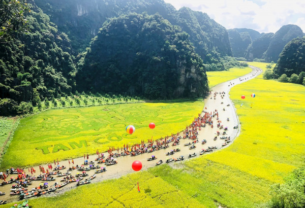 Experience Ninh Binh Unique Festivals: A Traveler Guide
