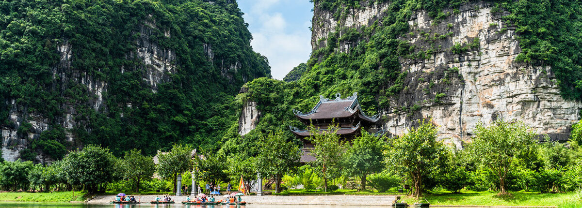 Trang An vs Tam Coc: Best Ninh Binh Boat Tour by Season (2026 Updated Guide)