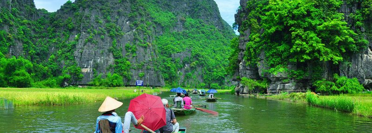 Tam Coc Boat Tour 2026: Prices, Caves & What to Expect