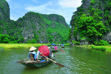 Tam Coc Boat Tour 2026: Prices, Caves & What to Expect