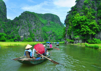 Tam Coc Boat Tour 2026: Prices, Caves & What to Expect