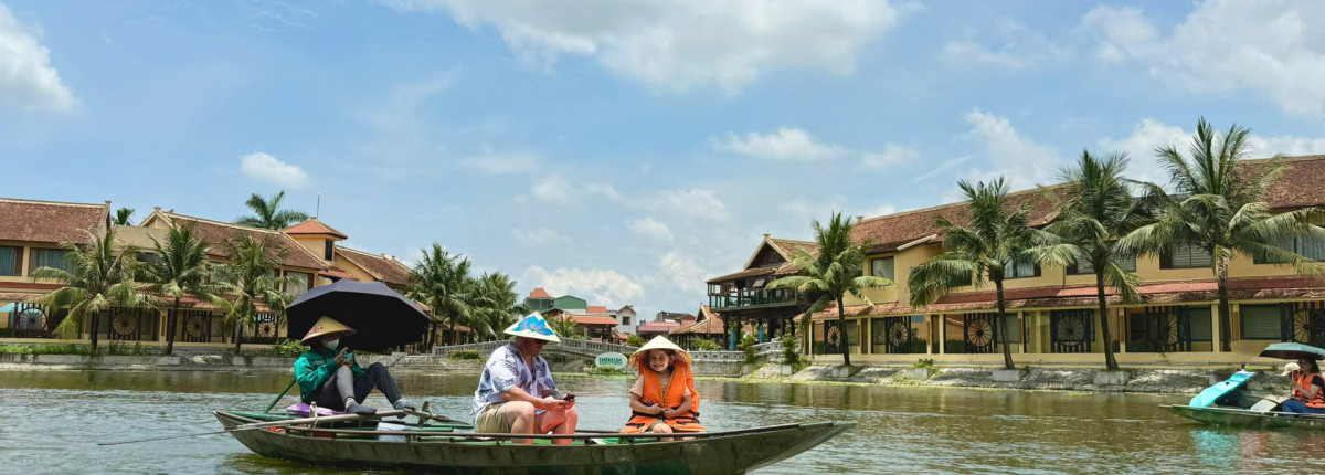 Best Tam Coc Tour for First-Time Visitors: A Full Day of Attractions, Boat Tours & More