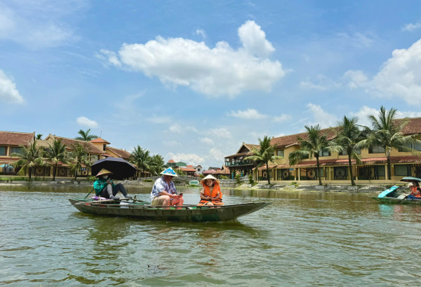 Best Tam Coc Tour for First-Time Visitors: A Full Day of Attractions, Boat Tours & More