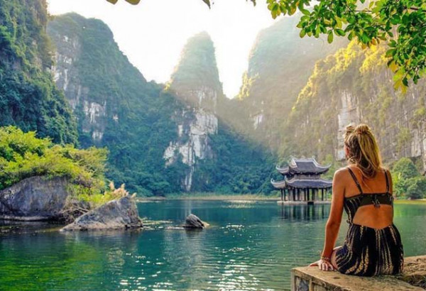 What should I do in Trang An Ninh Binh: Is long boat trip boring? 