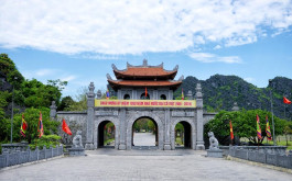 Ninh Binh Overnight Tour: Hoa Lu - Mua Cave - Tam Coc - Bai Dinh- Trang An