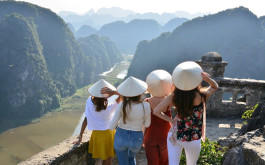 Ninh Binh Overnight Tour: Hoa Lu - Mua Cave - Tam Coc - Bai Dinh- Trang An