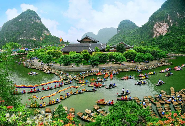 ninh-binh-thing-to-do-festival-and-event-6