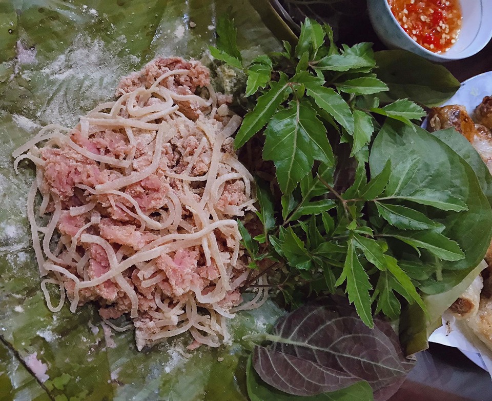 It's safe and tasty, eat with local fresh vegetables and Dipping sauce