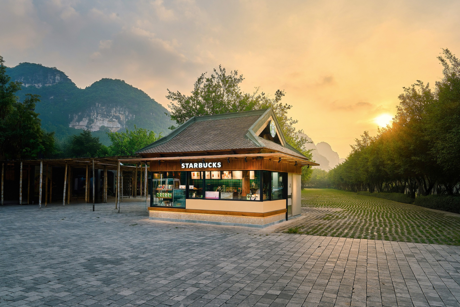 Many visitors even feel that the space adds a new charm to the area