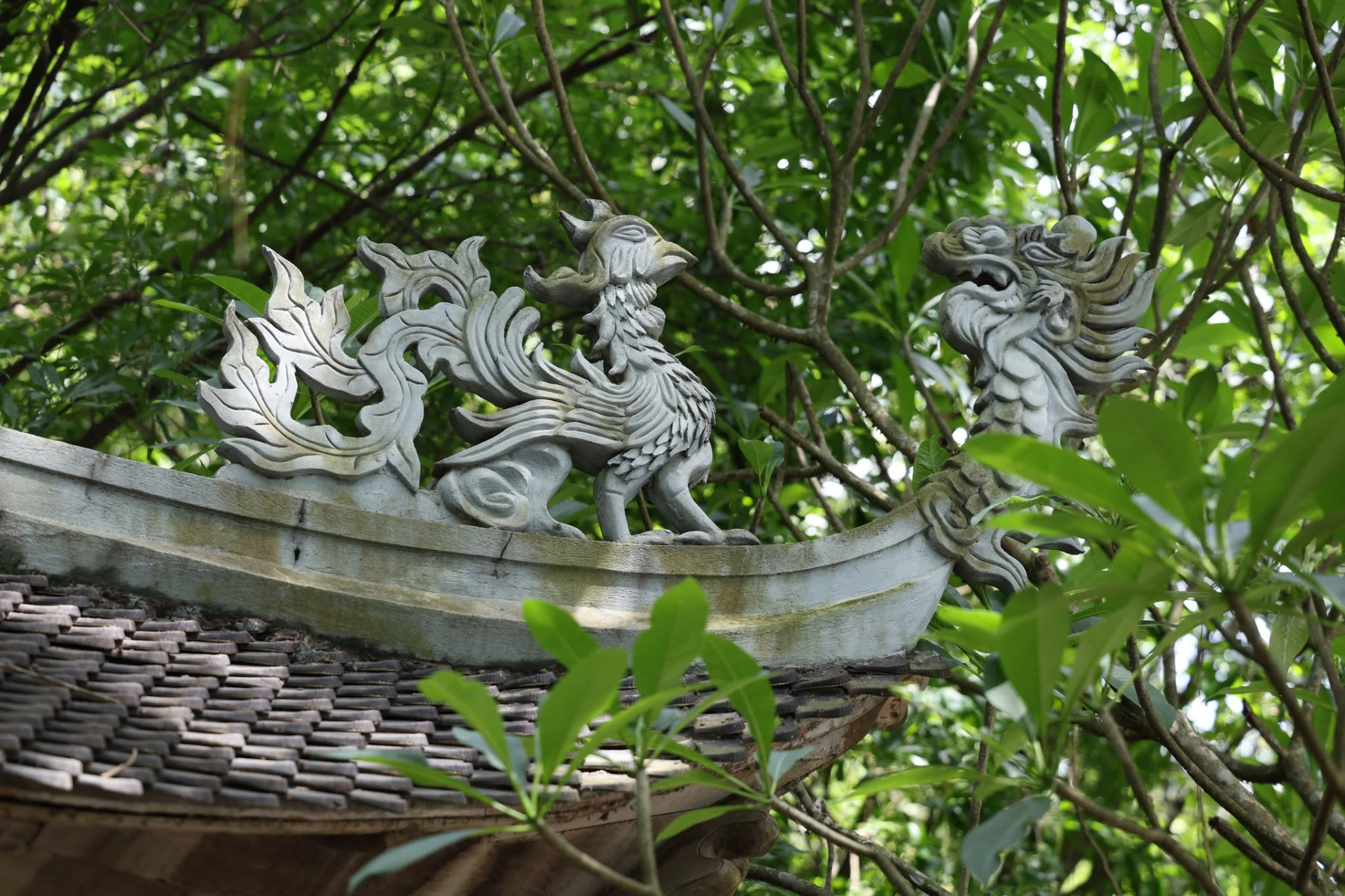 Trang An boat route 1 includes 3 historic temples waiting for you to discover 