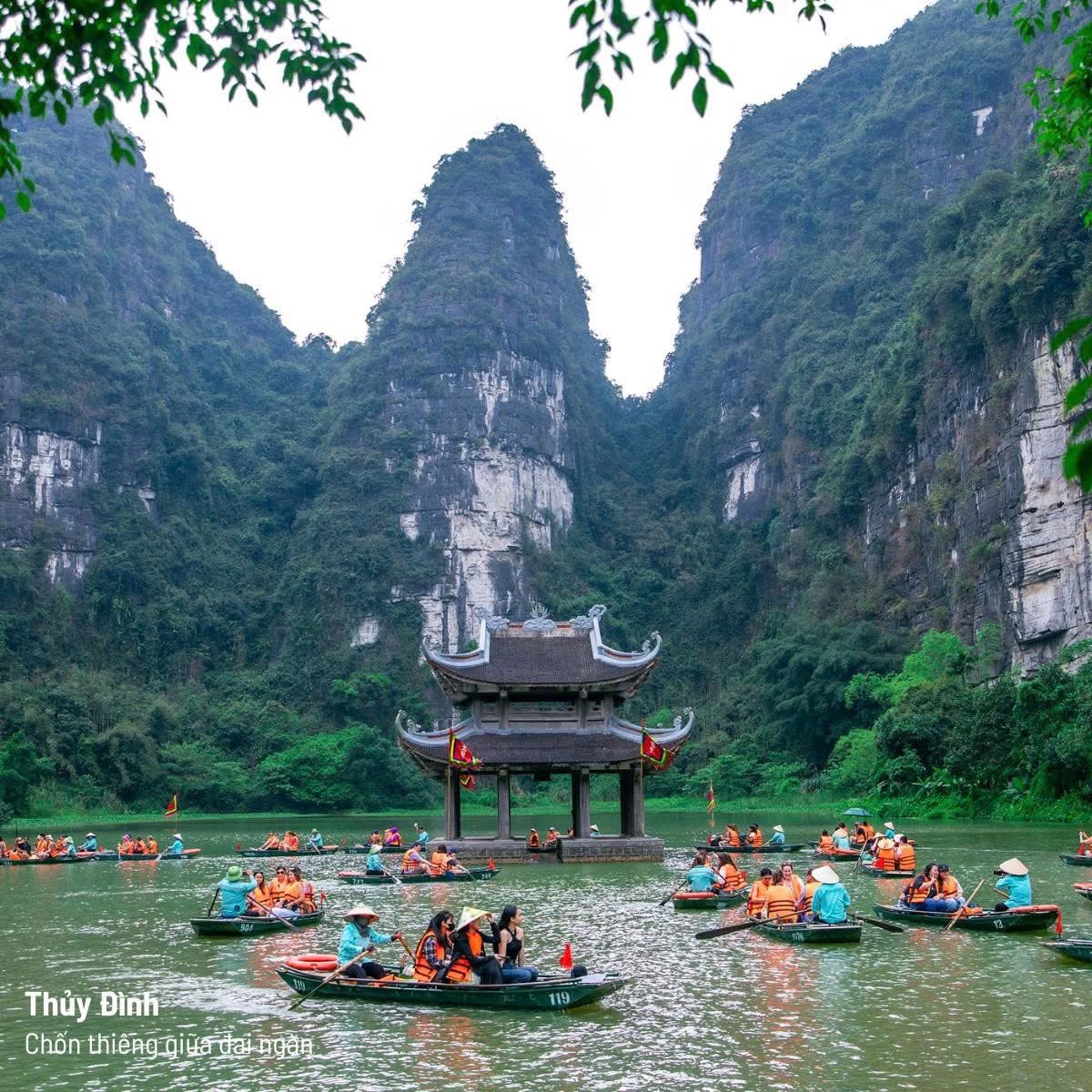 Hanh Cung Vu Lam (Vu Lam Royal Steps) - Trang An Boat Route 2