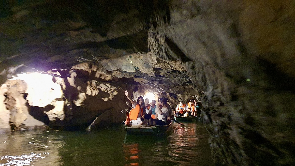 Explore Trang An’s Most Beautiful Caves: Dot Cave & Nau Ruou Cave