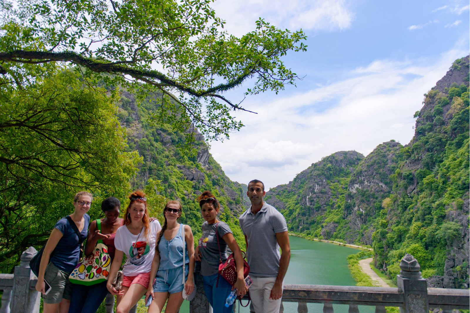 uyet Tinh Coc, also known as the "Valley of Love" is a hidden gem in Ninh Binh that couples should definitely explore.