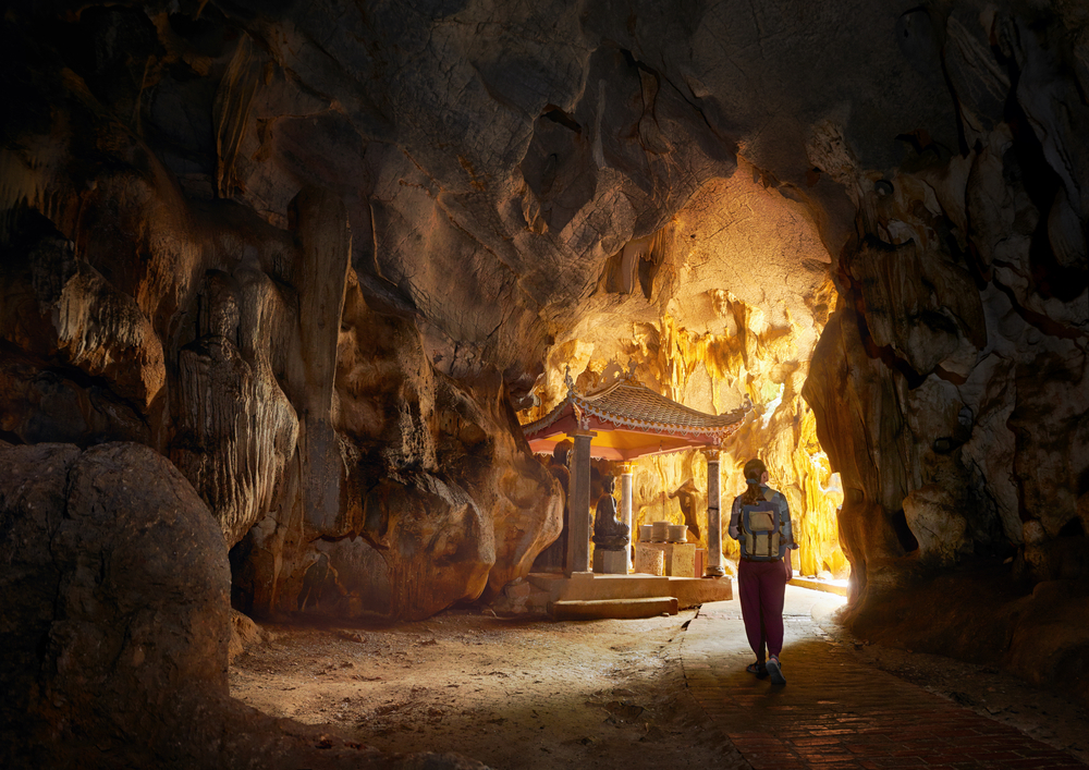 the cave inside bich dong pagoda