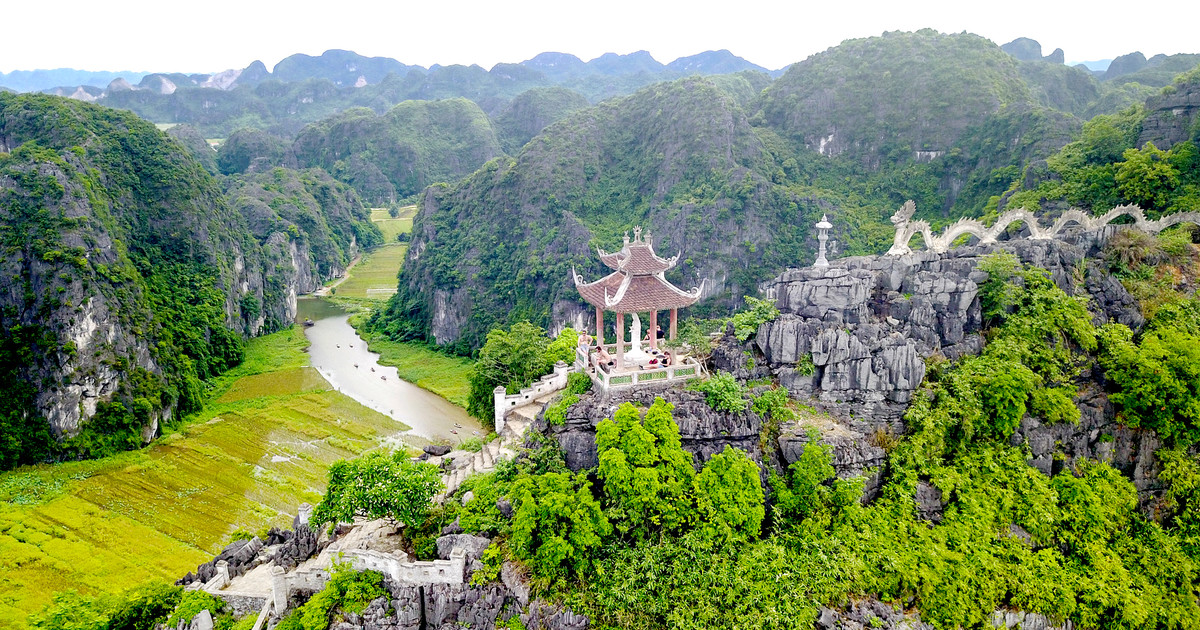 How do I get to Ninh Binh from Hanoi?