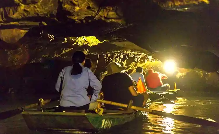 the longest cave in trang an