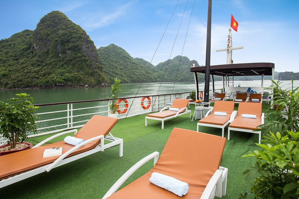 A-day cruise tours in halong - aloha travel